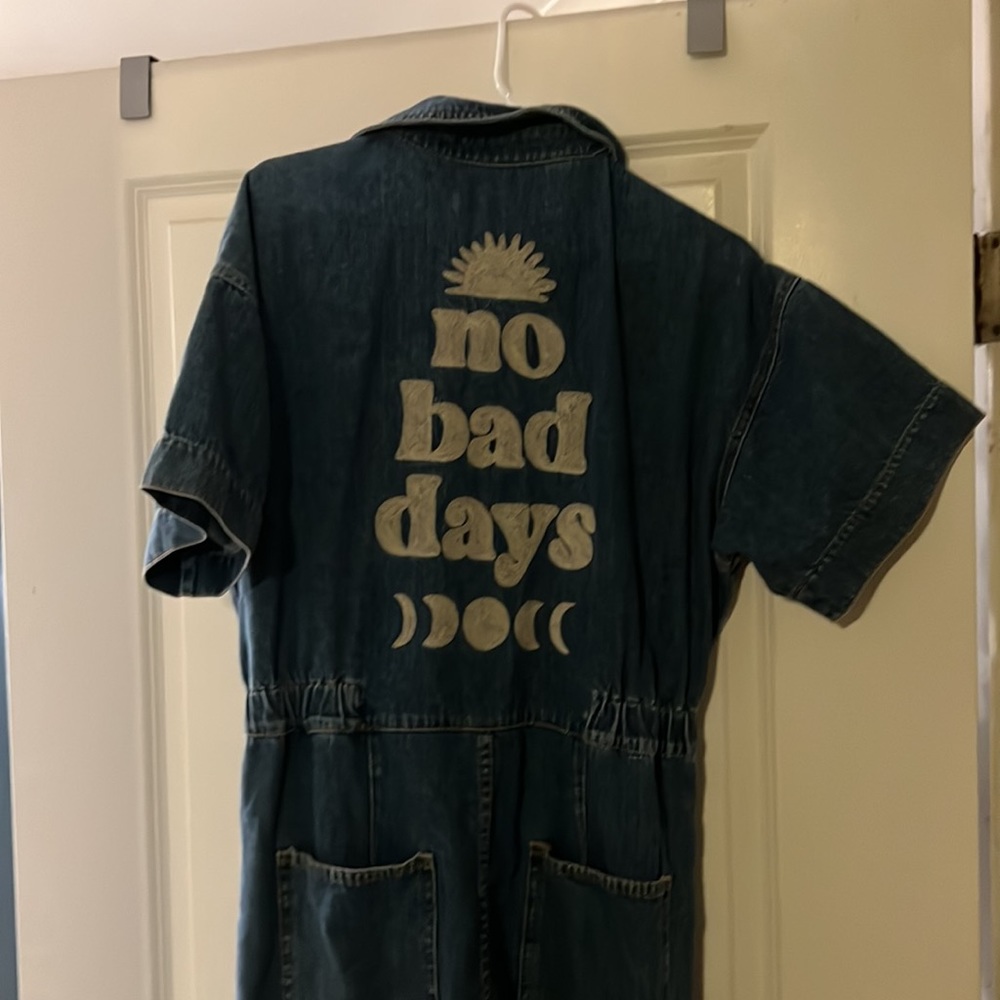 Size Large - Picture 2 of 2